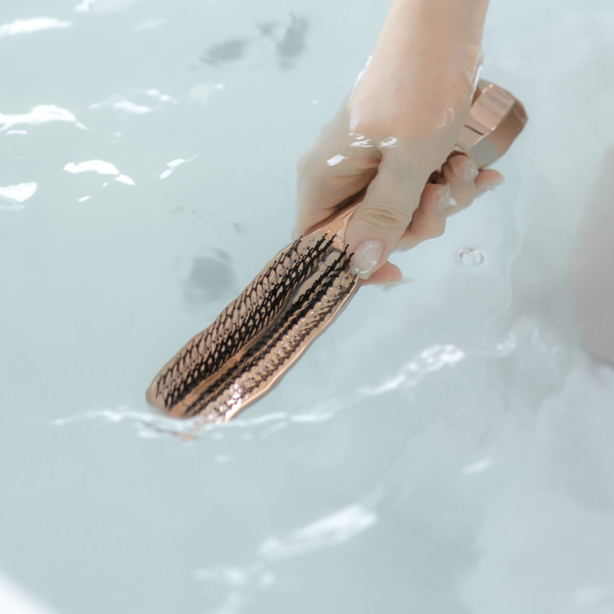 ザ ブラシュ レボ(スカルプブラシ)